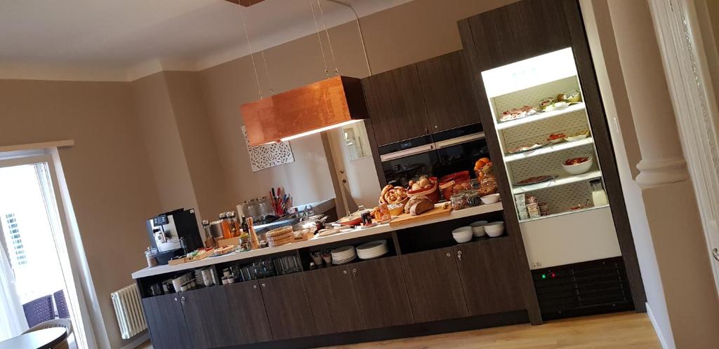 Una cocina o zona de cocina en @ Home Hotel Locarno