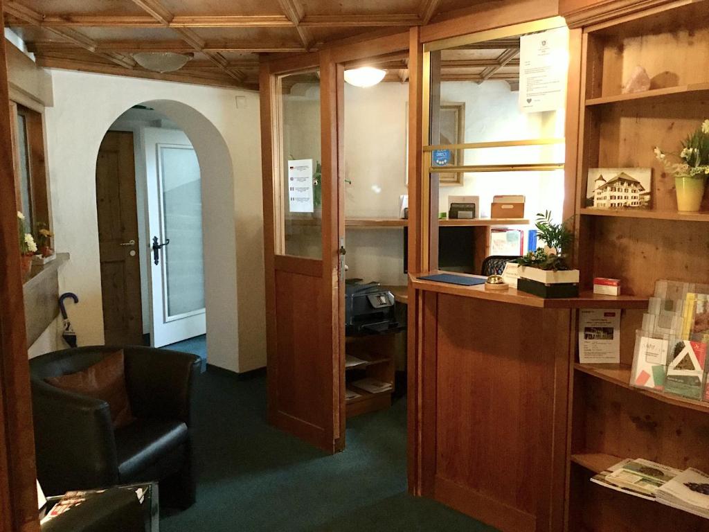 Kuchyň nebo kuchyňský kout v ubytování Hotel zum Kreuz