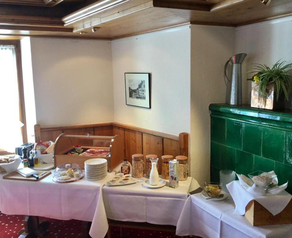 Restaurace v ubytování Hotel zum Kreuz