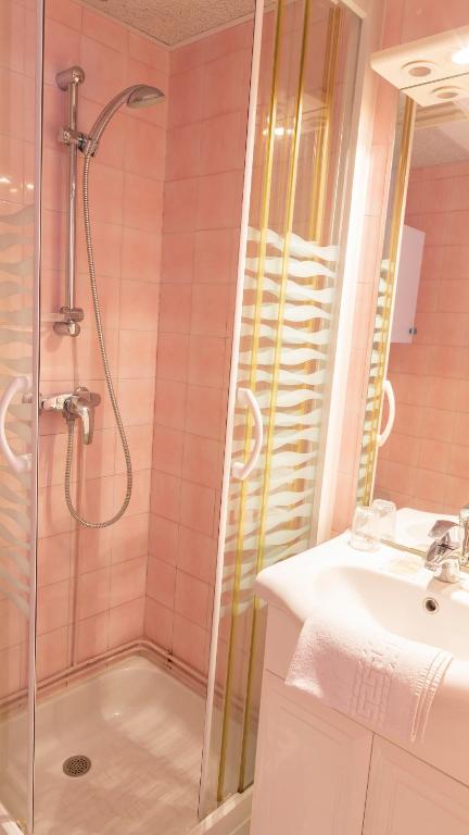 Kylpyhuone majoituspaikassa Les Bains de Mer Riviera Bretonne