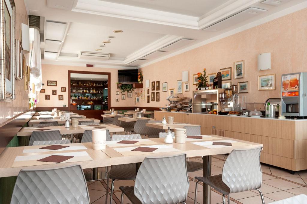 Ресторан / где поесть в Hotel Mondial