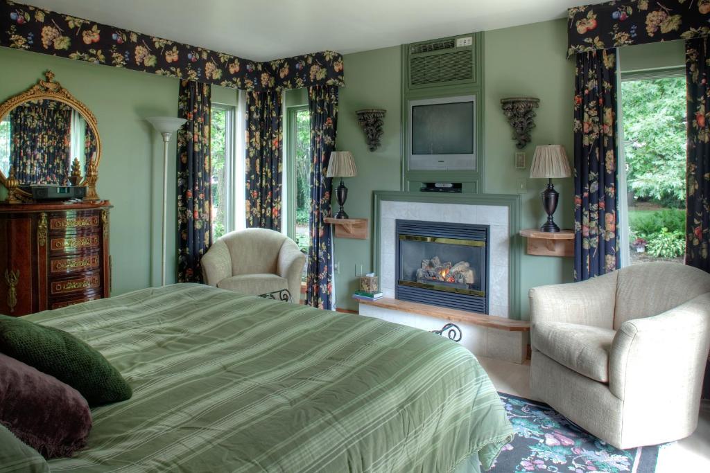 Twin Pine Manor - King Suite With Spa Bath