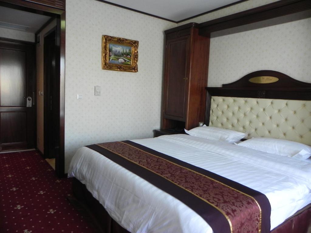 Postel nebo postele na pokoji v ubytování Hestia Hotel