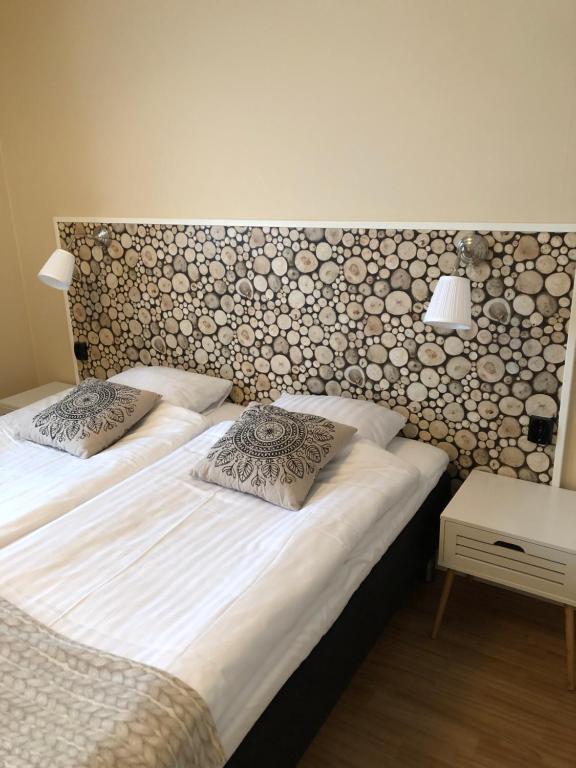 Postel nebo postele na pokoji v ubytování Docksta Hotell