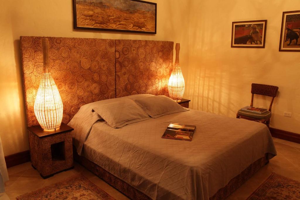 Postel nebo postele na pokoji v ubytování Hotel y Spa Santa Fe Colonial