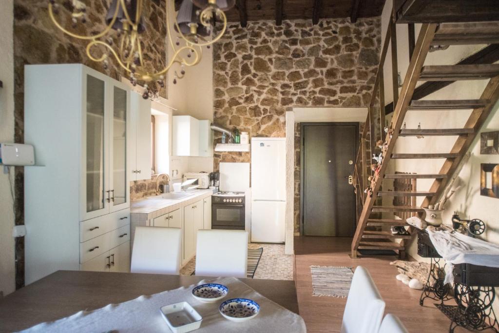 Kuchyň nebo kuchyňský kout v ubytování Stone Villas