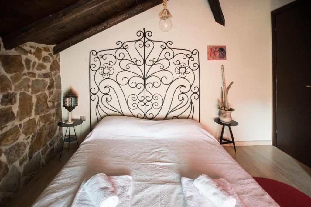 Postel nebo postele na pokoji v ubytování Stone Villas