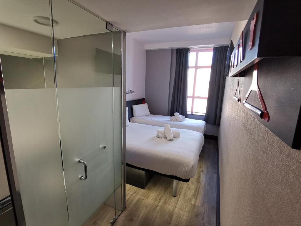 easyHotel Sheffield - Resim 23