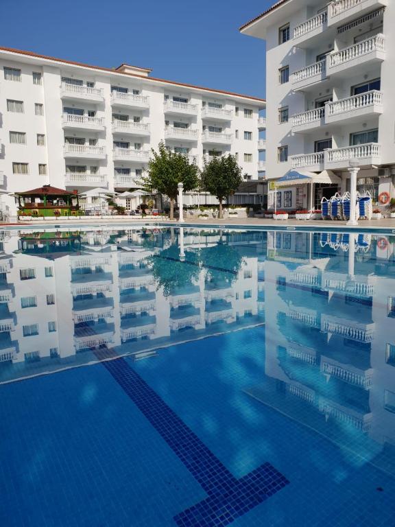 Bazén v ubytování Europa Family Apartments nebo v jeho okolí
