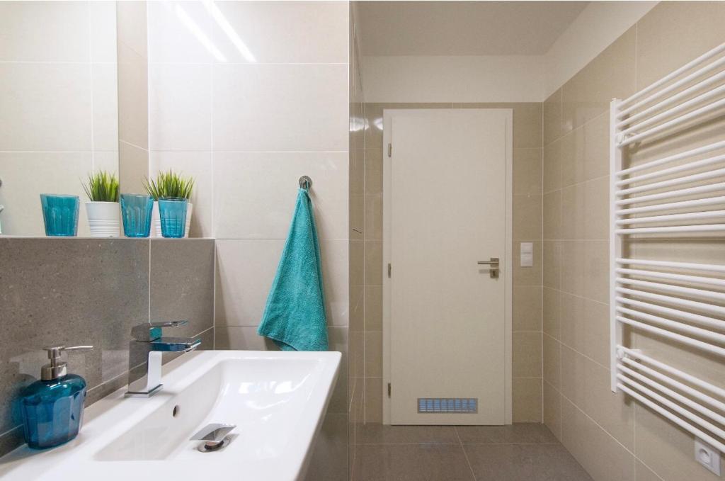 Łazienka w obiekcie FREE PARKING IN GARAGE Karolina Plazza, new cosy studio with all you need