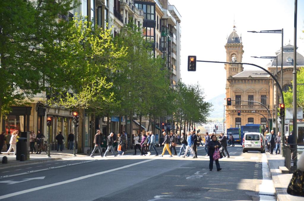 Cafés y tiendas en el Boulevard de San Sebastián