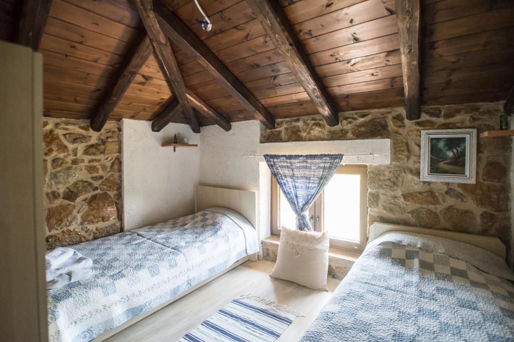 Postel nebo postele na pokoji v ubytování Stone Villas
