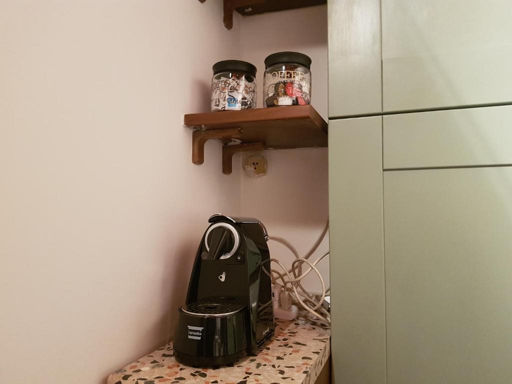 Príslušenstvo na prípravu kávy alebo čaju v ubytovaní Sweet Apartment Suite Castelmerlo