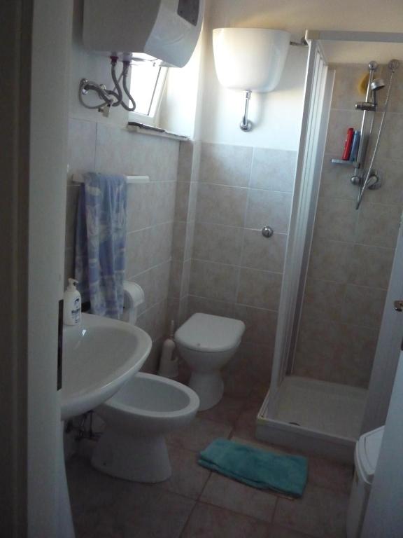 A bathroom at Graziosa Casa A 2 passi dalla Spiaggia e dal Castello