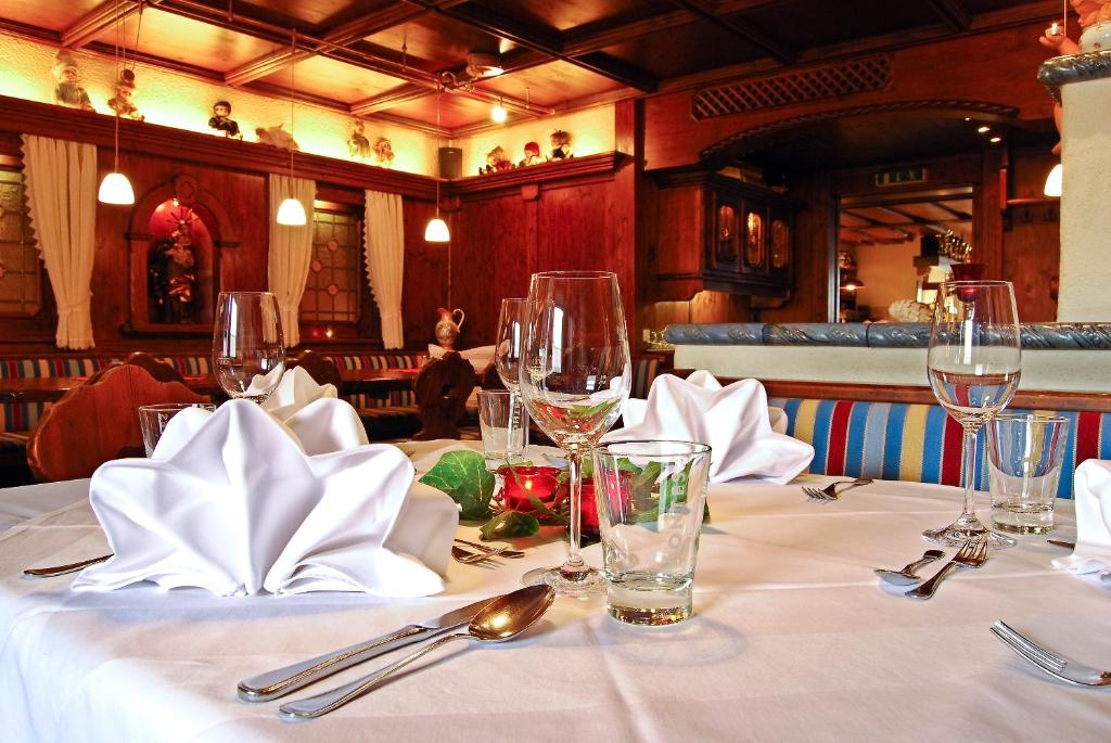Restaurace v ubytování Gasthof Weißes Rössl