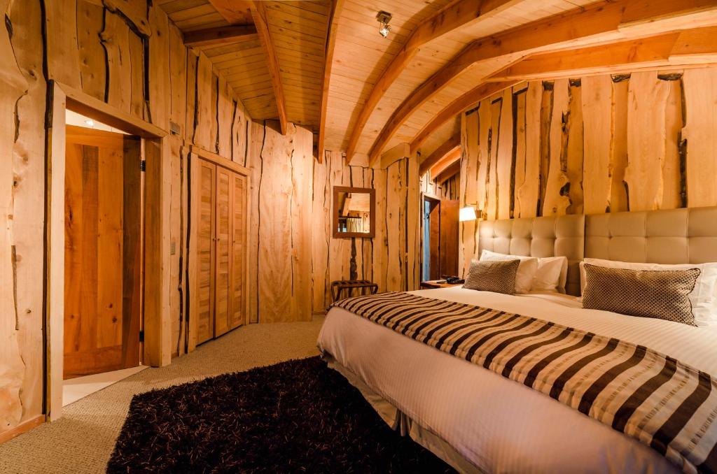Letto o letti in una camera di Huilo Huilo Reino Fungi