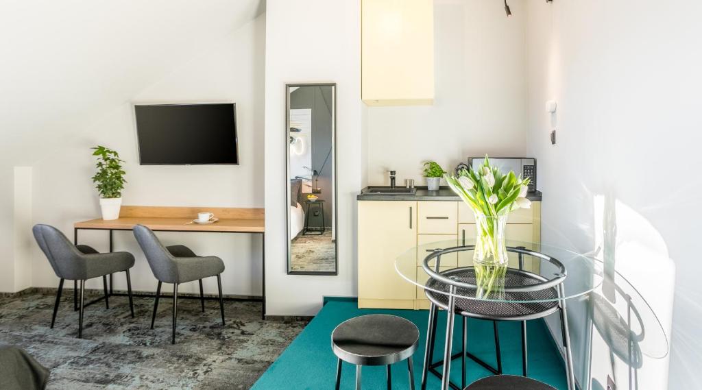 Televízia a/alebo spoločenská miestnosť v ubytovaní Camera Apartments