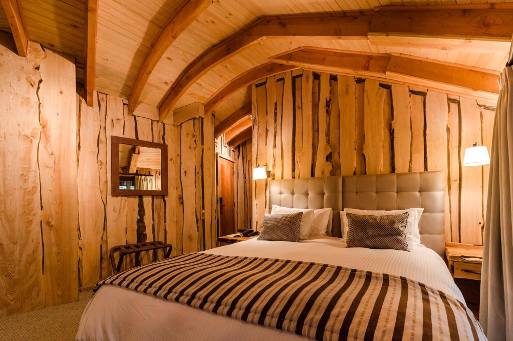Letto o letti in una camera di Huilo Huilo Reino Fungi