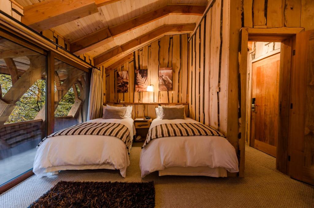 Letto o letti in una camera di Huilo Huilo Reino Fungi