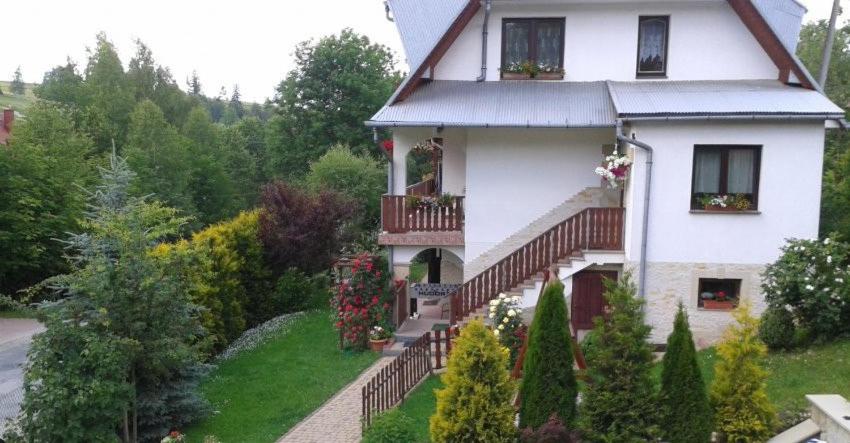 Vonkajšia záhrada v ubytovaní Domek pod Maciejową