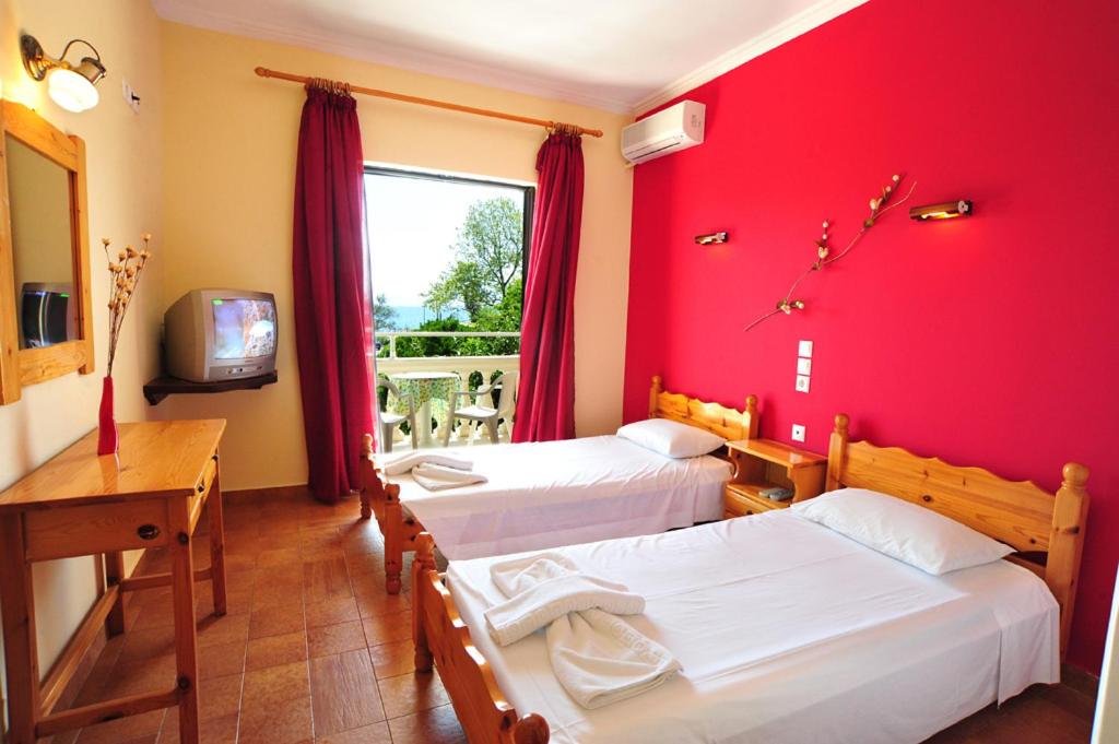 Postel nebo postele na pokoji v ubytování Apartments Corfu Sun Pool Side