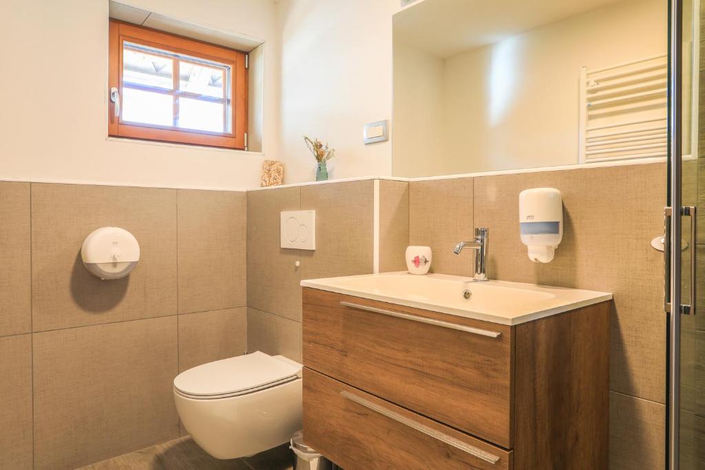 Koupelna v ubytování Apartmaji Tina