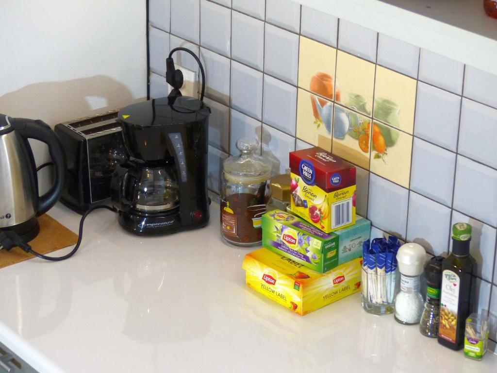 Príslušenstvo na prípravu kávy alebo čaju v ubytovaní Apartament Kraszewskiego