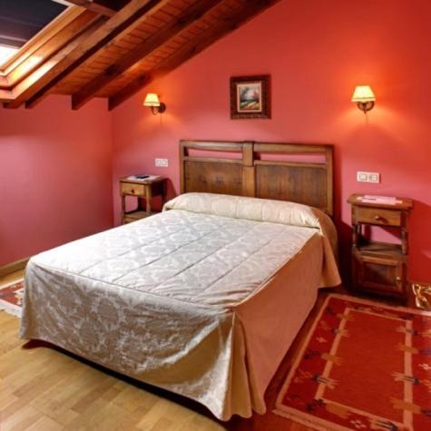 Postel nebo postele na pokoji v ubytování Hotel L´Alloru