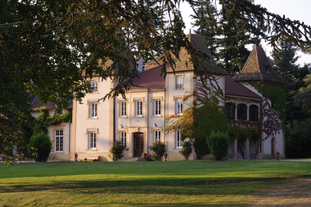 Κήπος έξω από το Domaine des Grands Cèdres