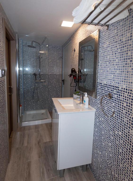 Kúpeľňa v ubytovaní apartamento las torres-botanico con 2 habitaciones