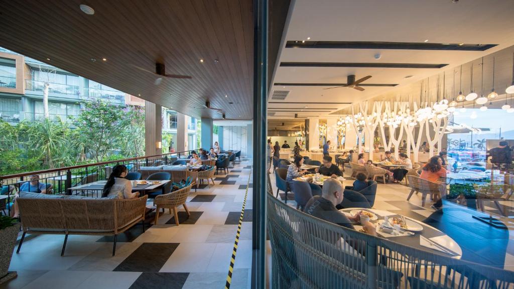Restaurace v ubytování The Nature Phuket - SHA Extra Plus