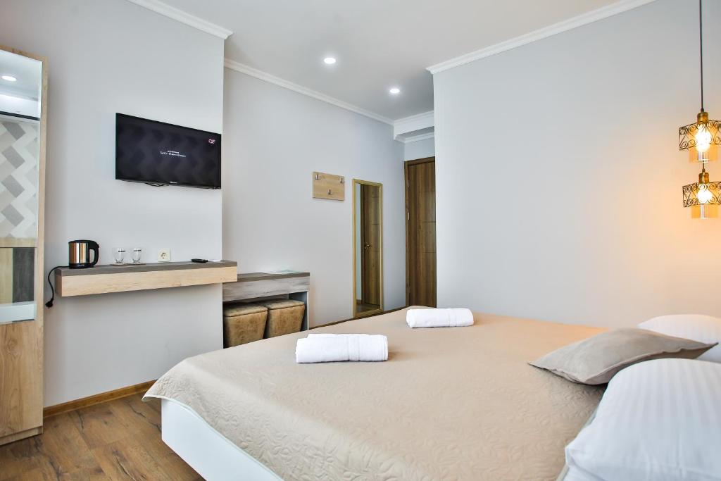 Hotel Terrace Kutaisi - Large Double Or Twin Room