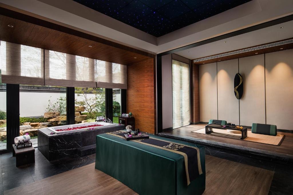 Posezení v ubytování Banyan Tree Anji