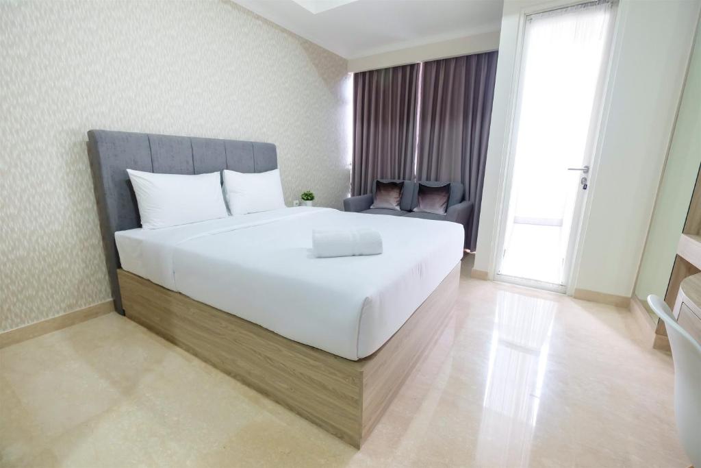 Minimalist Studio Menteng Park Apartment By Travelio - Studio