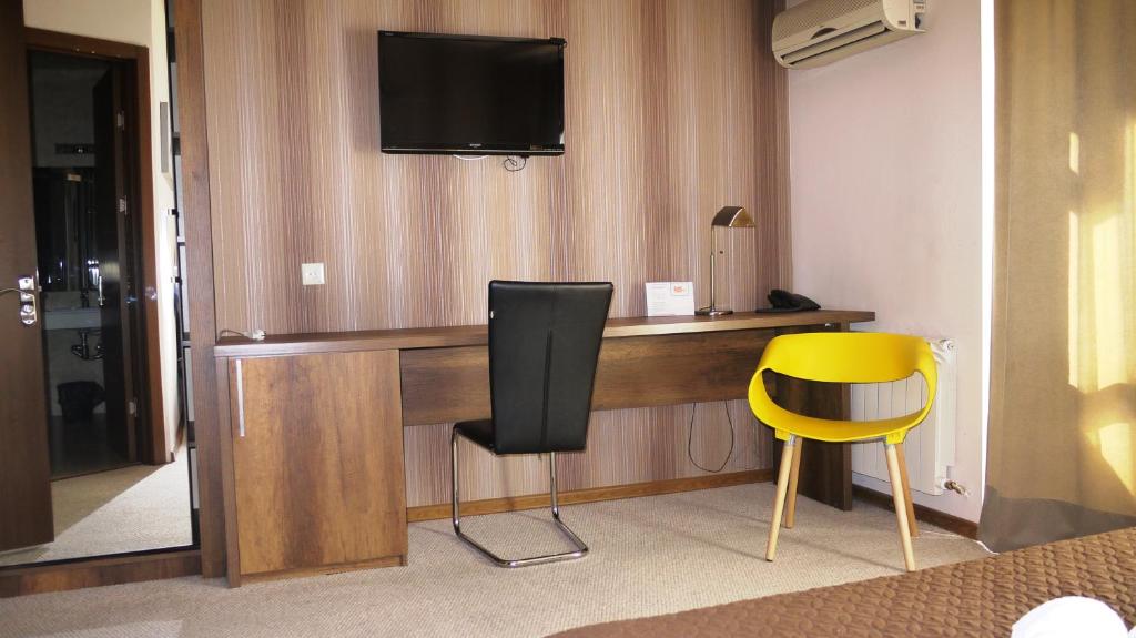 TV a/nebo společenská místnost v ubytování Sani Hotel