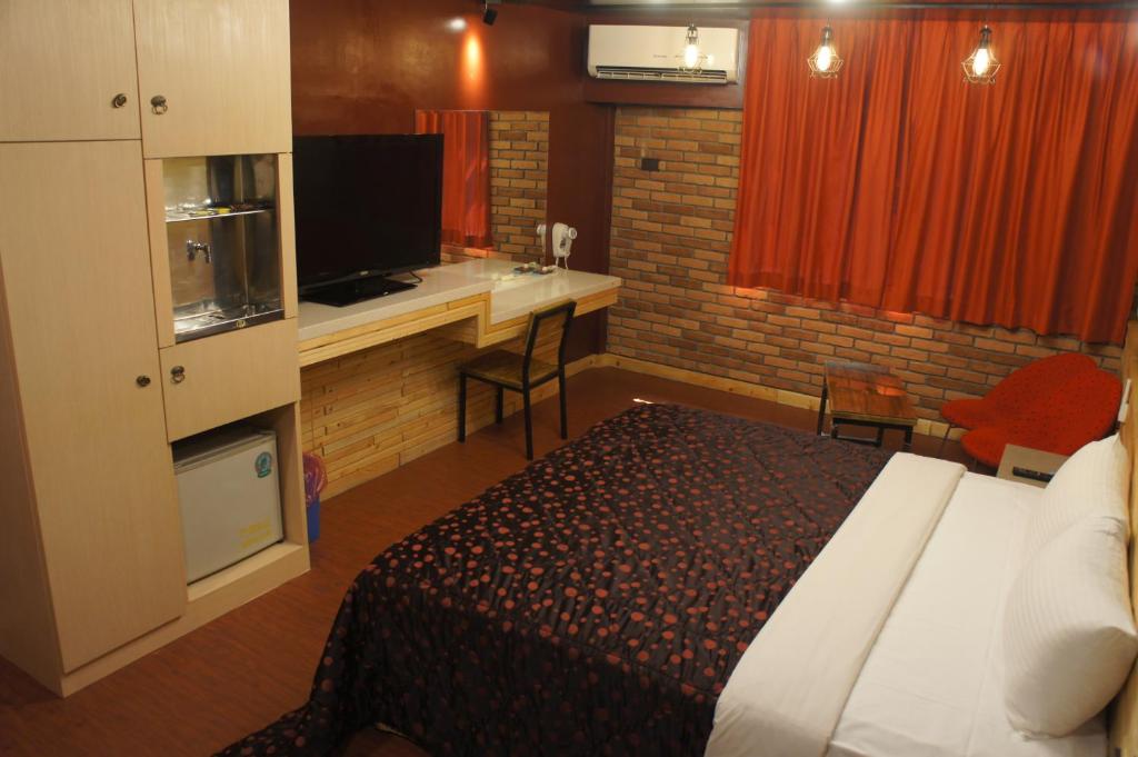 TV a/nebo společenská místnost v ubytování Paris Motel