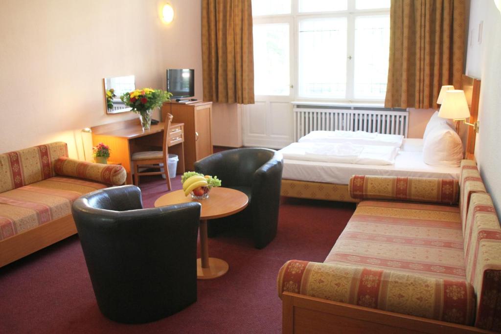 Postel nebo postele na pokoji v ubytování Hotel Aster an der Messe