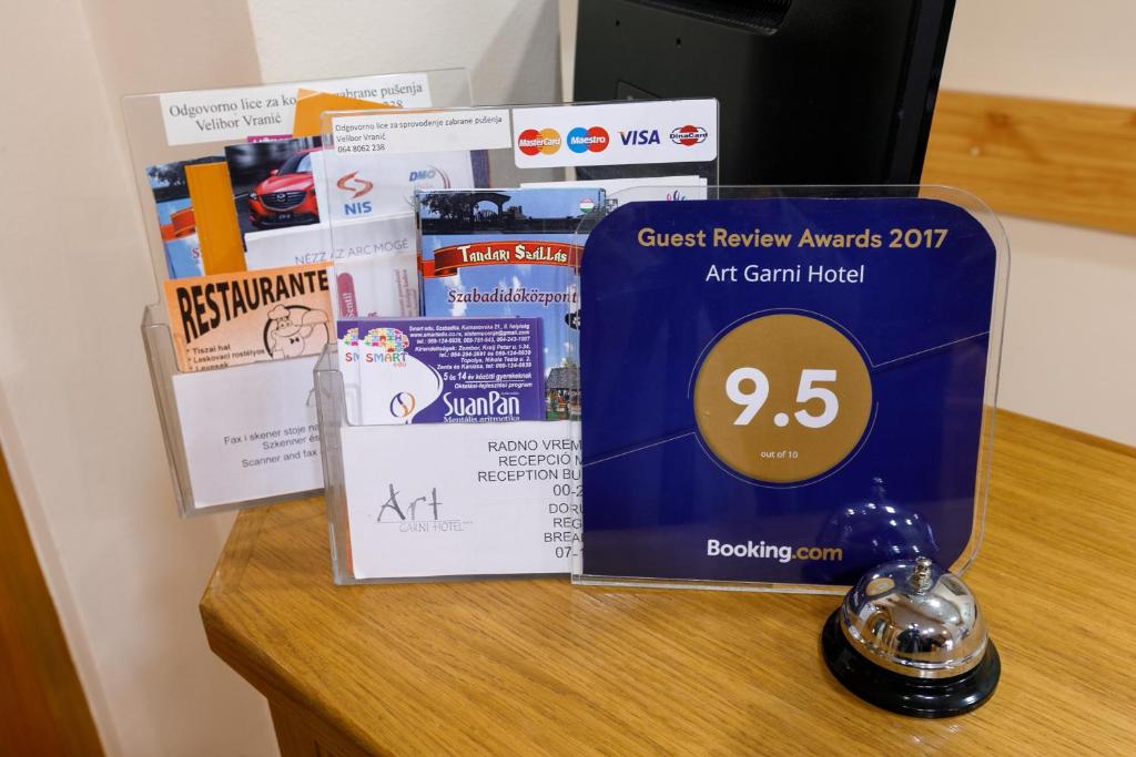 Certifikát, hodnocení, plakát nebo jiný dokument vystavený v ubytování Art Garni Hotel