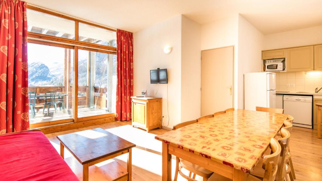 Vacancéole - Le Hameau de Valloire - 两卧室公寓设有可容纳 8 人的睡眠区