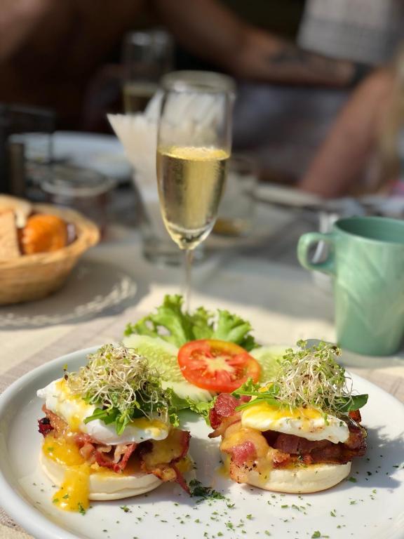 Let's Hyde Pattaya Resort & Villas - Pool Cabanas - Resim 23