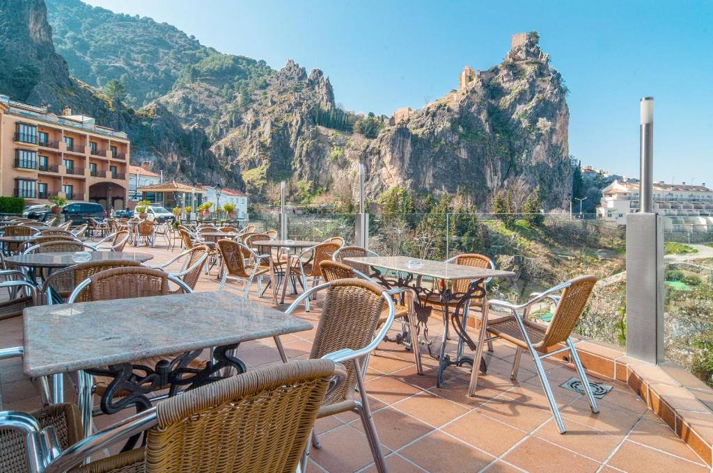Nespecifikovaný výhled na hory nebo výhled na hory při pohledu z hotelu