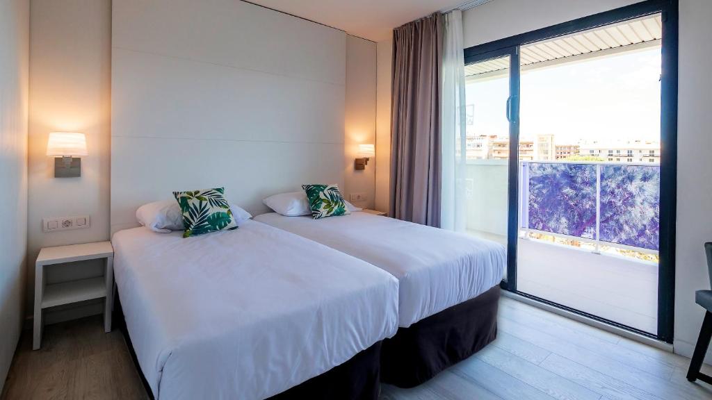 Golden Port Salou & Spa - Camera Familiare Con Vista Piscina Per 4 Adulti