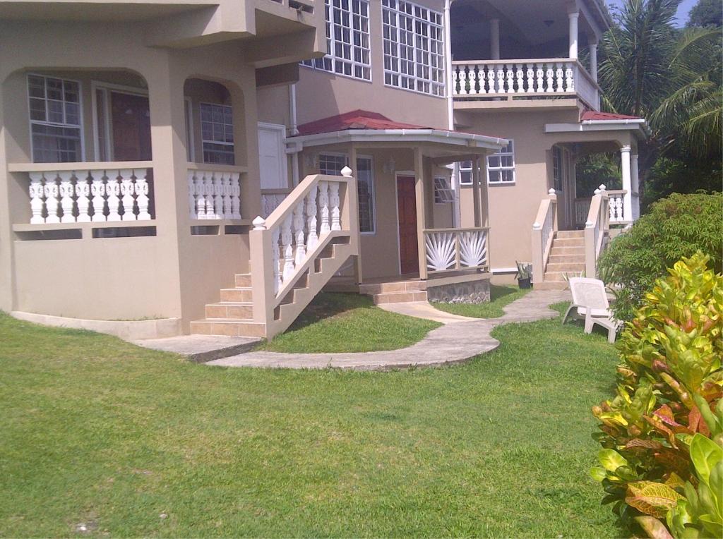 Taman di luar Bayside Villa St. Lucia