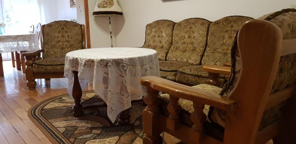 Posedenie v ubytovaní Apartamenty Drewniany Dom