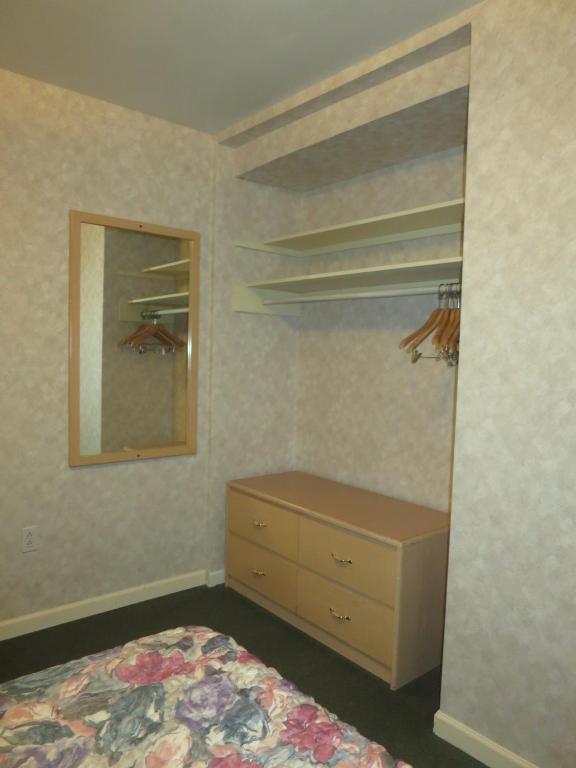 Postel nebo postele na pokoji v ubytování Tropicana Suite Hotel
