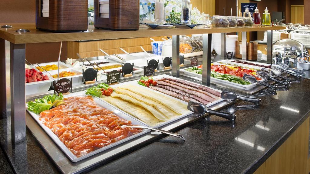 Makanan di atau berdekatan hotel