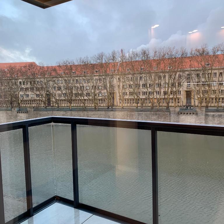 Balkón alebo terasa v ubytovaní Apartament studio z widokiem na Odrę Bulwary Książęce
