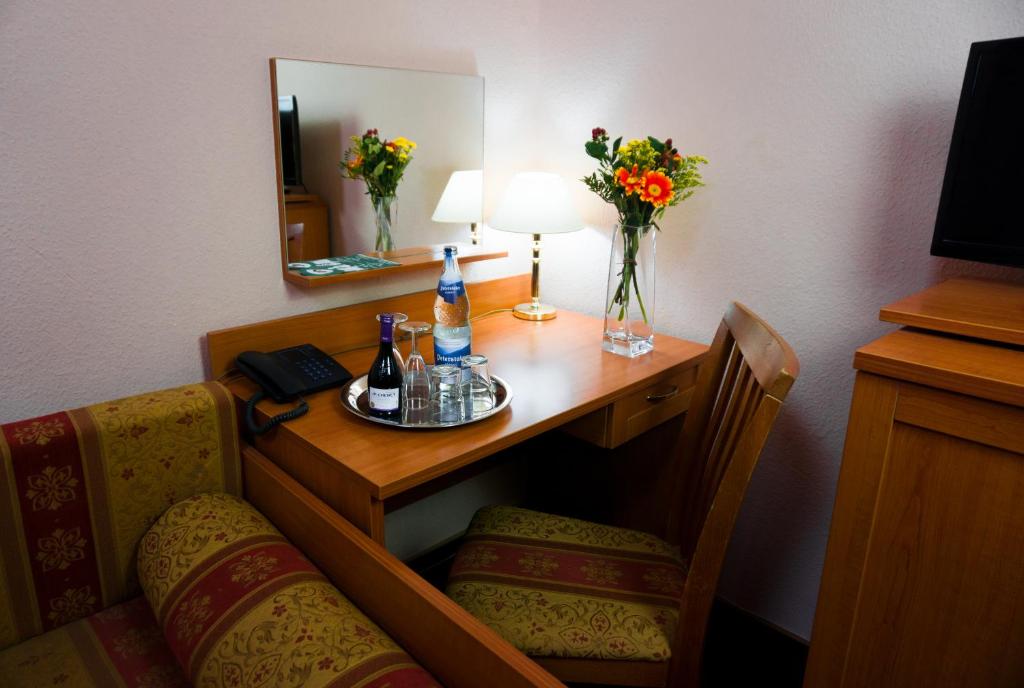 TV a/nebo společenská místnost v ubytování Hotel Aster an der Messe