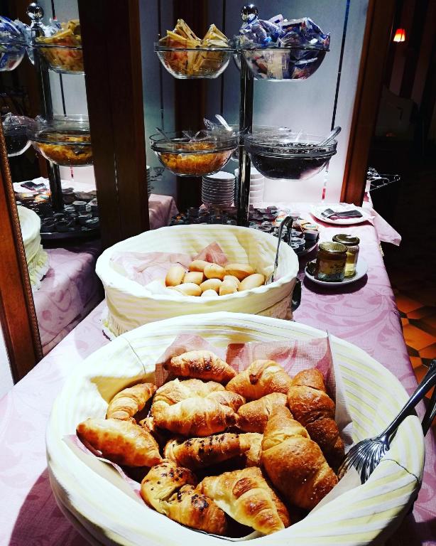 Eten bij of ergens in de buurt van het hotel

