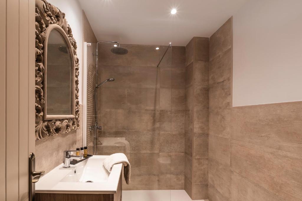 a bathroom with a sink and a shower at Hostal Boutique Plaza Cantarero in Nerja